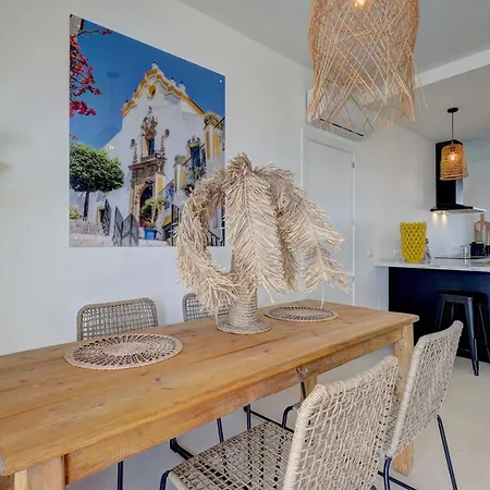 El Paseo - Gerenoveerd Met Zeezicht 에스테포나