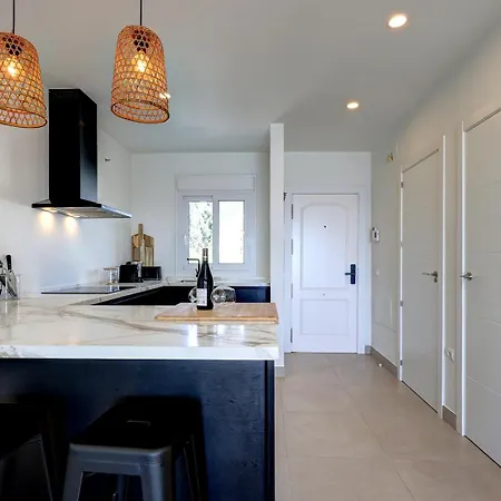 El Paseo - Gerenoveerd Met Zeezicht 에스테포나