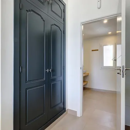 El Paseo - Gerenoveerd Met Zeezicht 에스테포나